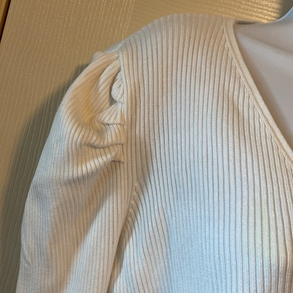 XL white one clasp cardigan - Picture 3 of 4